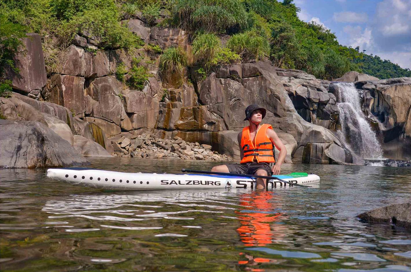 Chèo thuyền kayak tại Vực Phun Phú Yên