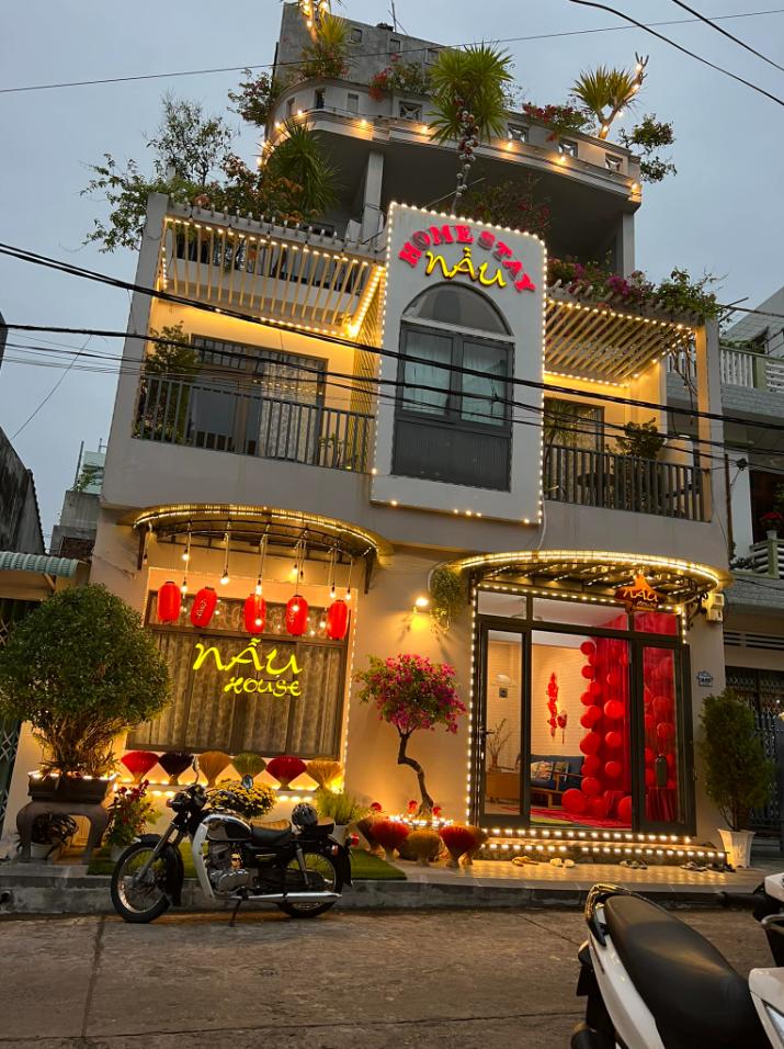 Homestay Nẫu House Phú Yên lên đèn về đêm