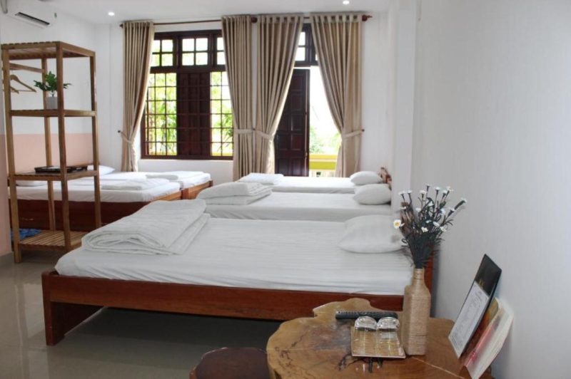 Phòng gia đình với 5 giường đơn tại Mây Homestay