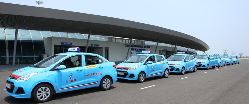 Từ sân bay Phú Yên, hành khách có thể di chuyển bằng taxi
