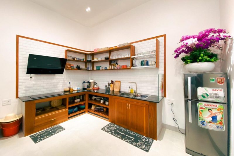 Không gian bếp rộng rãi, đầy đủ tiện nghi