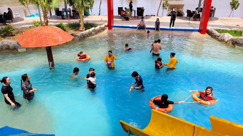 Khu vực hồ tắm nước ngọt tại Làng Yến