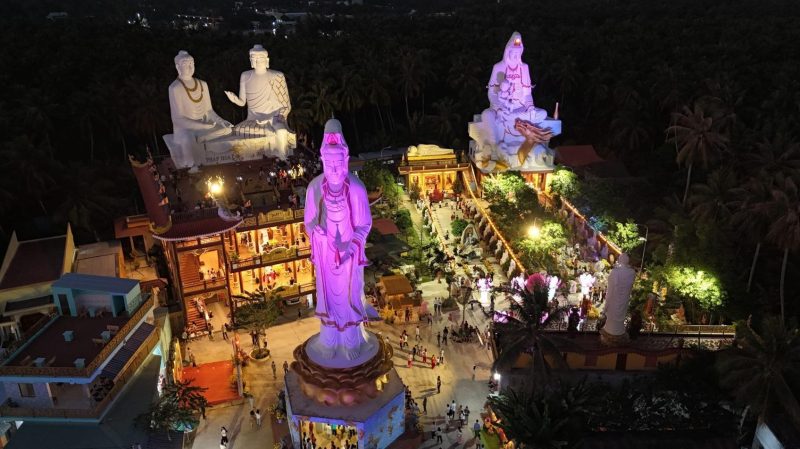 Tượng Mẹ Nam Hải